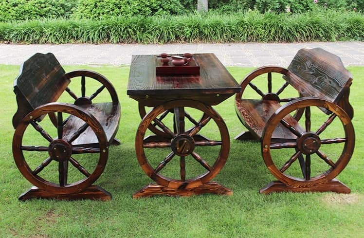 Ahşap Tekerli Dekoratif Yemek Masası